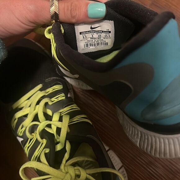 Women’s Nike Free Black Great Condition Running Sneaker - Neon Laces - 8.5 - Picture 4 of 4